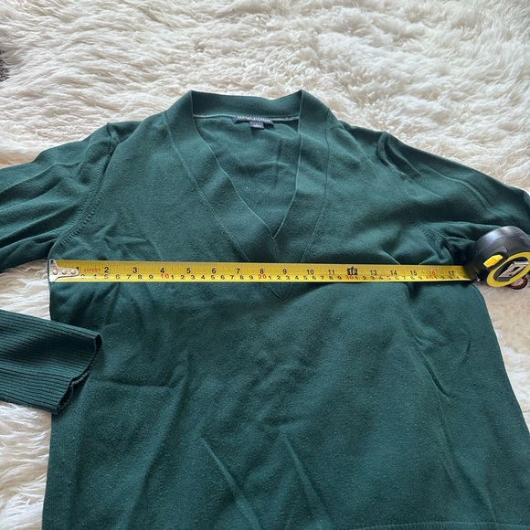 BANANA REPUBLIC Green V-Neck Women's Top - Picture 6 of 7